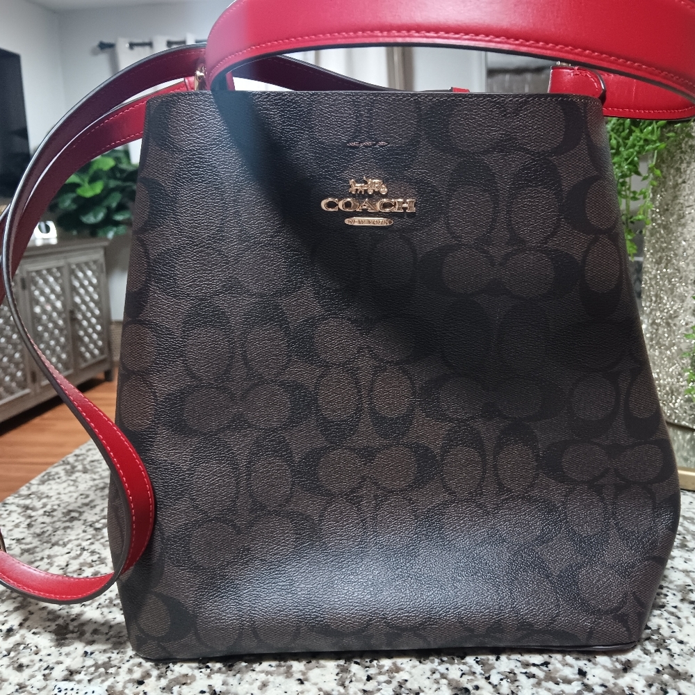 Coach Town Bucket Bag In Signature Monogram Canvas (91512)